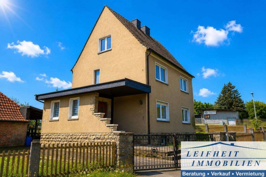 Vorder- und Seitenansicht Einfamilienhaus M�hlhausen OT Eigenrieden