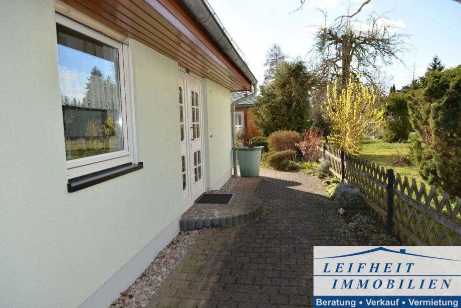 Seitenansicht/Hauseingang Einfamilienhaus M�hlhausen/Th�ringen