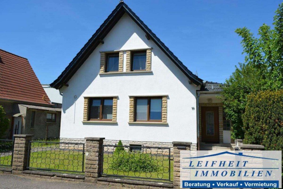 Vorderansicht Einfamilienhaus Nottertal-Heilinger H�hen