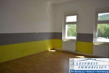 WHG OG Zimmer Mehrfamilienhaus mit drei Wohneinheiten, Photovoltaikanlage, Garten und Stellpl�tzen