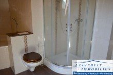WHG DG Bad Mehrfamilienhaus mit drei Wohneinheiten, Photovoltaikanlage, Garten und Stellpl�tzen