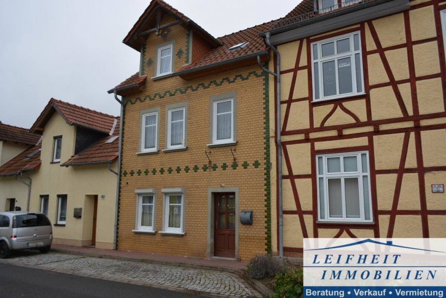 Vorder- und Seitenansicht Reihenmittelhaus Nottertal-Heilinger H�hen OT Schlotheim