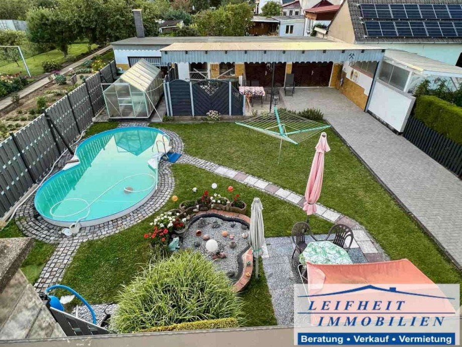 Garten mit Pool Einfamilienhaus M�hlhausen