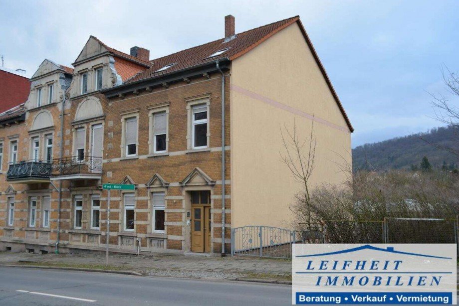 Seiten- und Vorderansicht Mehrfamilienhaus Sondershausen