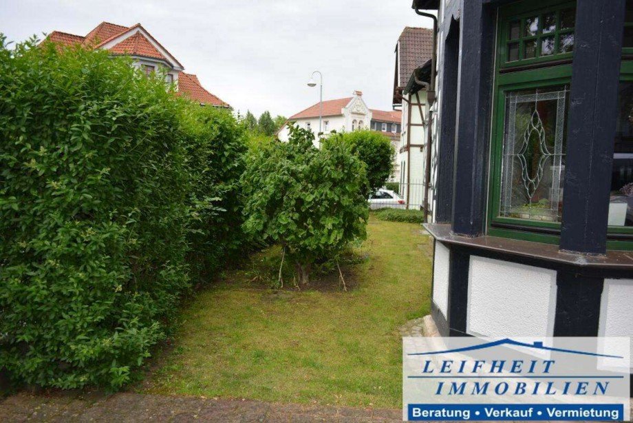 Vorgarten und Erker Terrassenwohnung Schlotheim