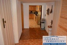 Flur Doppelhaush�lfte in ruhiger Lage mit gro�z�gigem Garten und Teichanlage  (BEREITS VERKAUFT!)