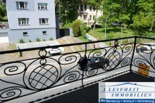 WHG OG Balkon Mehrfamilienhaus mit drei Wohneinheiten, Photovoltaikanlage, Garten und Stellpl�tzen