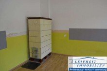 WHG OG Zimmer Mehrfamilienhaus mit drei Wohneinheiten, Photovoltaikanlage, Garten und Stellpl�tzen