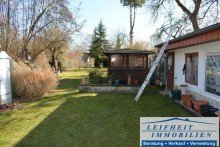 Blick auf Pavillon Doppelhaush�lfte in ruhiger Lage mit gro�z�gigem Garten und Teichanlage  (BEREITS VERKAUFT!)