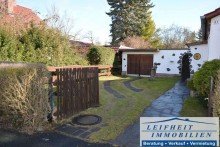 Einfahrt Doppelhaush�lfte in ruhiger Lage mit gro�z�gigem Garten und Teichanlage  (BEREITS VERKAUFT!)