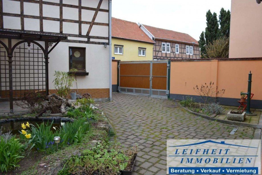 Einfahrt und Hof Haus Sch�nstedt