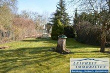 Garten Doppelhaush�lfte in ruhiger Lage mit gro�z�gigem Garten und Teichanlage  (BEREITS VERKAUFT!)