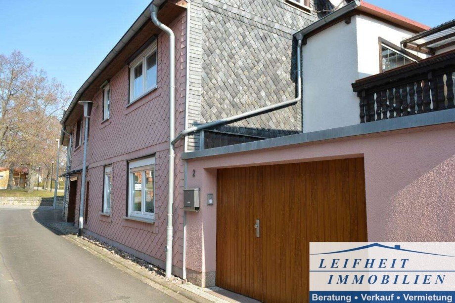 Seiten- und Vorderansicht Einfamilienhaus Vogtei OT Niederdorla