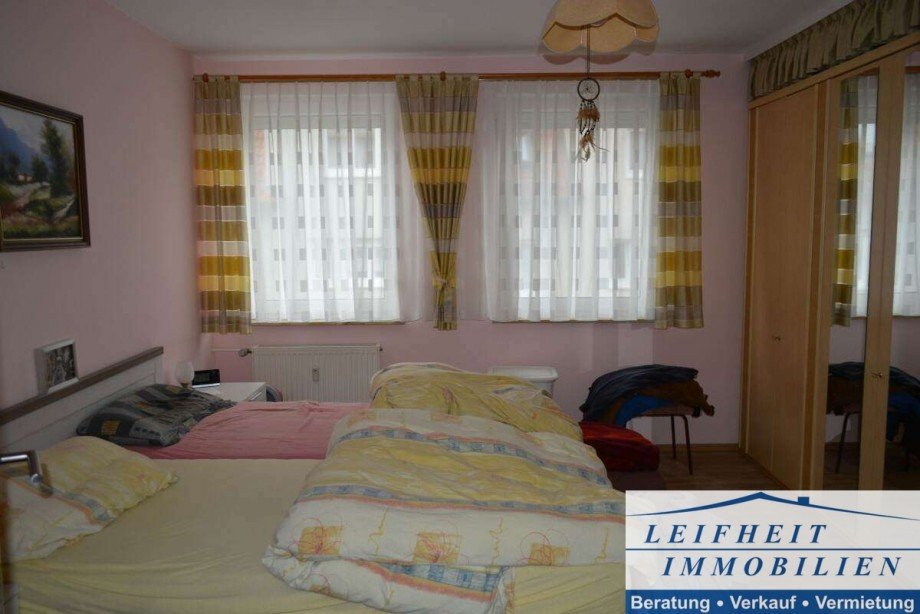 Schlafzimmer Mehrfamilienhaus M�hlhausen/Th�ringen