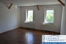 WHG DG Zimmer Mehrfamilienhaus mit drei Wohneinheiten, Photovoltaikanlage, Garten und Stellpl�tzen