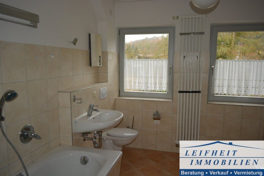 Badezimmer Dachgeschosswohnung Nottertal-Heilinger H�hen