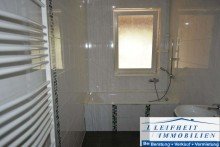 WHG EG Bad Mehrfamilienhaus mit drei Wohneinheiten, Photovoltaikanlage, Garten und Stellpl�tzen