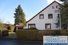 Vorderansicht Doppelhaush�lfte in ruhiger Lage mit gro�z�gigem Garten und Teichanlage  (BEREITS VERKAUFT!)