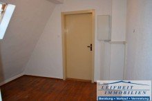 Zimmer Dachgeschoss Einfamilienhaus. Klein, fein und alles MEIN. (BEREITS VERKAUFT!)