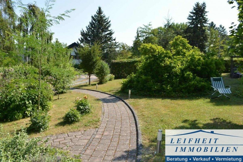 Weg zum Hauseingang Bungalow Nottertal-Heilinger H�hen OT Schlotheim