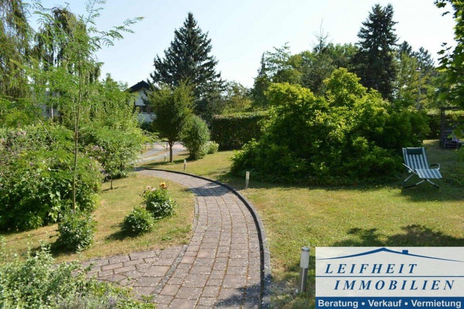 Weg zum Hauseingang Bungalow Nottertal-Heilinger H�hen OT Schlotheim