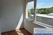 WHG OG Loggia Mehrfamilienhaus mit drei Wohneinheiten, Photovoltaikanlage, Garten und Stellpl�tzen (BEREITS VERKAUFT!)