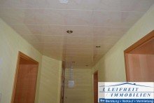 WHG OG Decke Mehrfamilienhaus mit drei Wohneinheiten, Photovoltaikanlage, Garten und Stellpl�tzen
