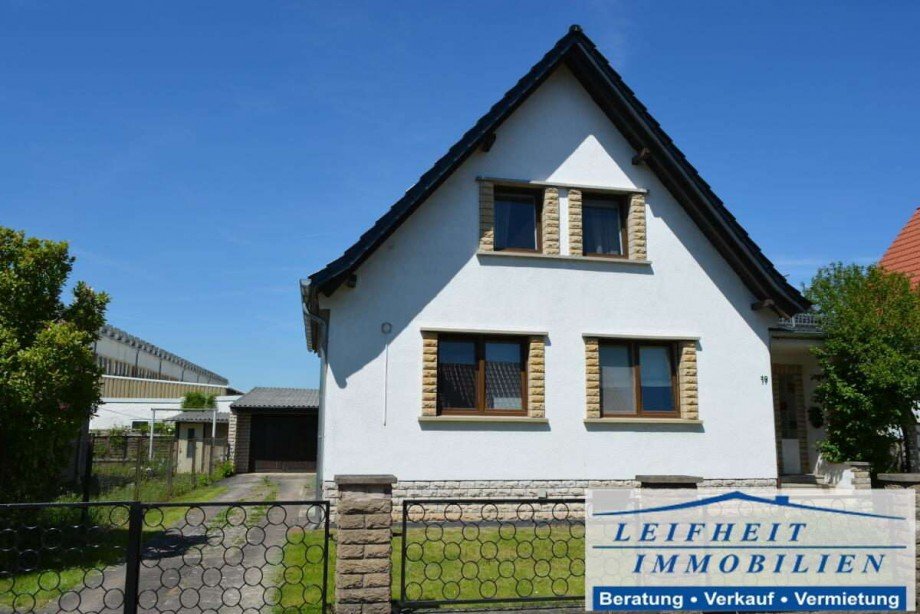 Vorderansicht Einfamilienhaus Nottertal-Heilinger H�hen