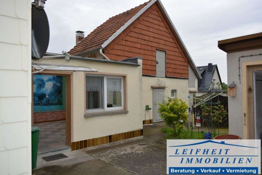Hof und Nebengelass Doppelhaush�lfte M�hlhausen OT G�rmar