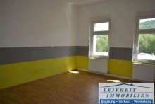 WHG OG Zimmer Mehrfamilienhaus mit drei Wohneinheiten, Photovoltaikanlage, Garten und Stellpl�tzen (BEREITS VERKAUFT!)
