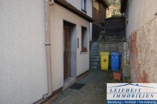 kleiner Hof/Eingangsbereich Einfamilienhaus mit Potenzial und Aussicht - nur 27.000 EUR