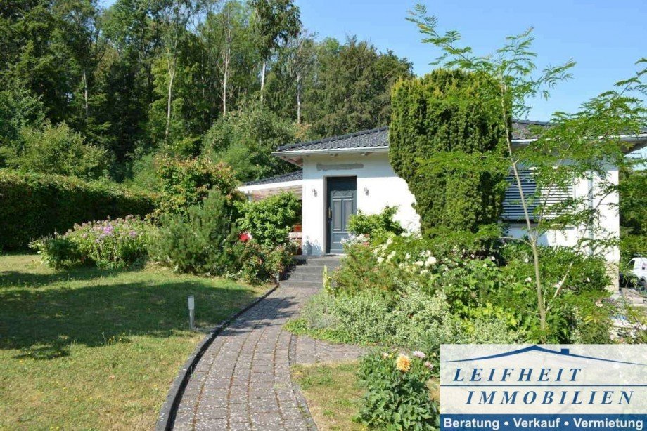 Vorderansicht Bungalow Nottertal-Heilinger H�hen OT Schlotheim