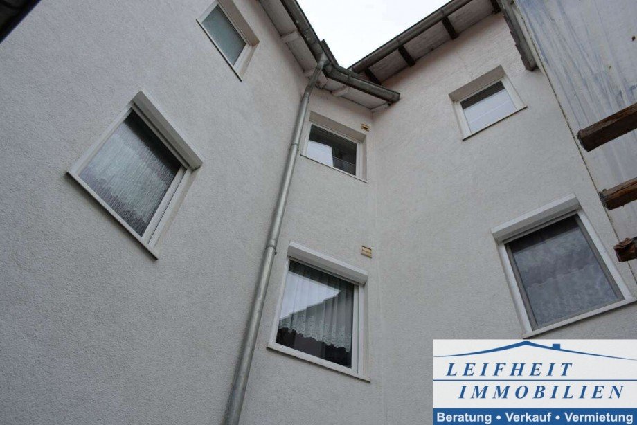 R�ckansicht Mehrfamilienhaus M�hlhausen/Th�ringen