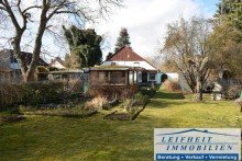 Garten Doppelhaush�lfte in ruhiger Lage mit gro�z�gigem Garten und Teichanlage  (BEREITS VERKAUFT!)