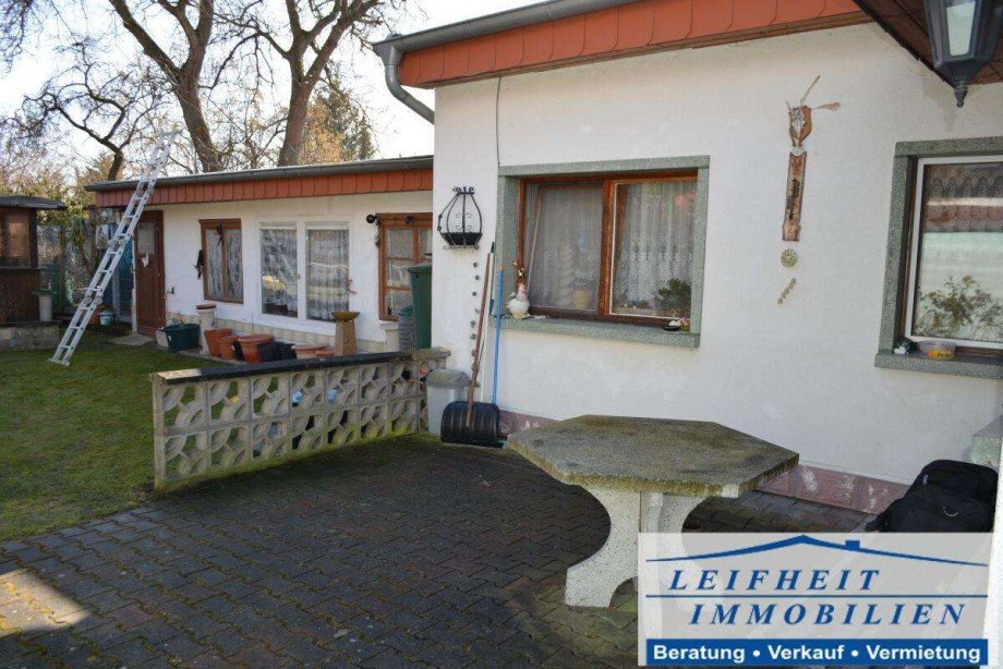 Hof mit Sitzecke Doppelhaush�lfte M�hlhausen