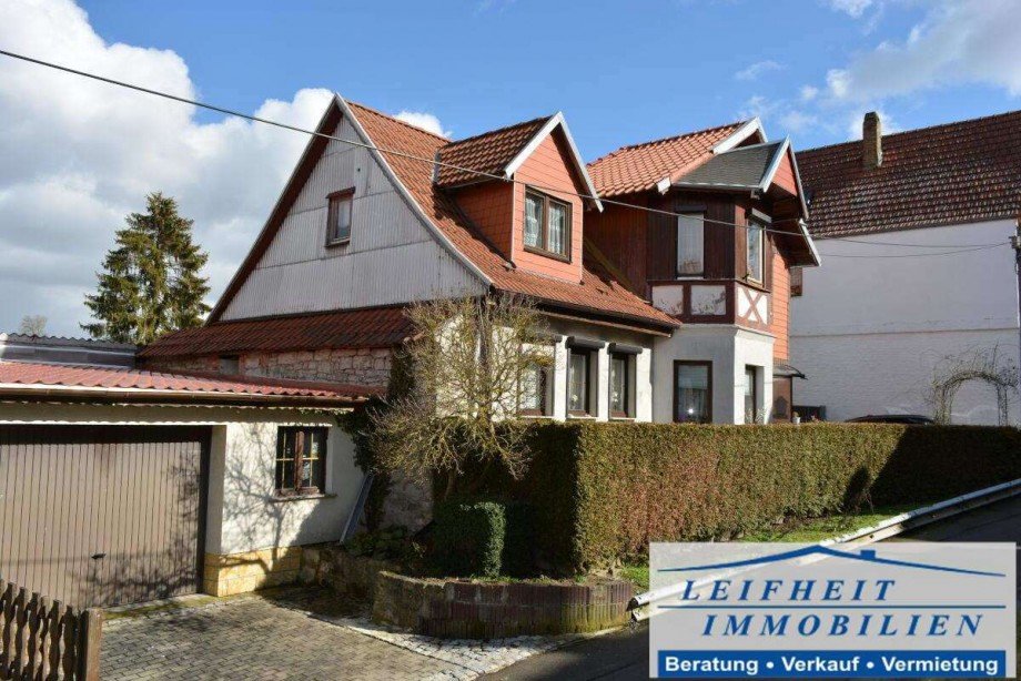 Seiten- und Vorderansicht Einfamilienhaus Helbed�ndorf OT Holzthaleben