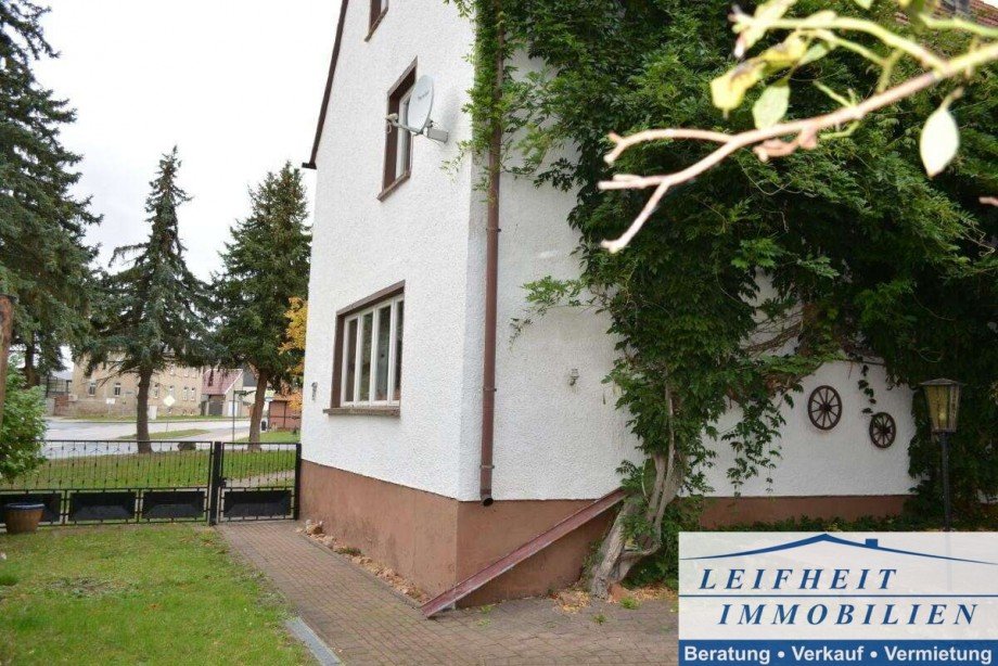 Seitenansicht mit Zufahrt Bauernhaus Allstedt OT Holdenstedt