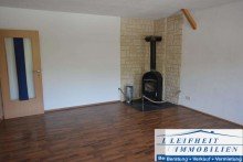 WHG DG Zimmer Mehrfamilienhaus mit drei Wohneinheiten, Photovoltaikanlage, Garten und Stellpl�tzen