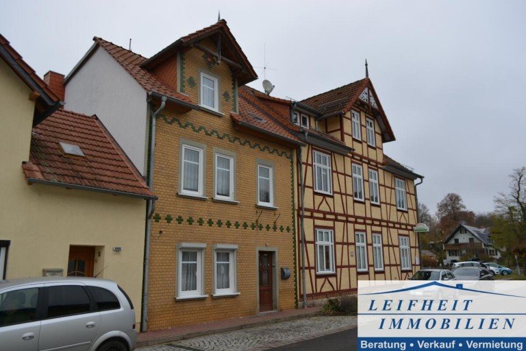 Vorder- und Seitenansicht Nottertal-Heilinger H�hen OT Schlotheim Reihenmittelhaus Reihenmittelhaus in Schlotheim
