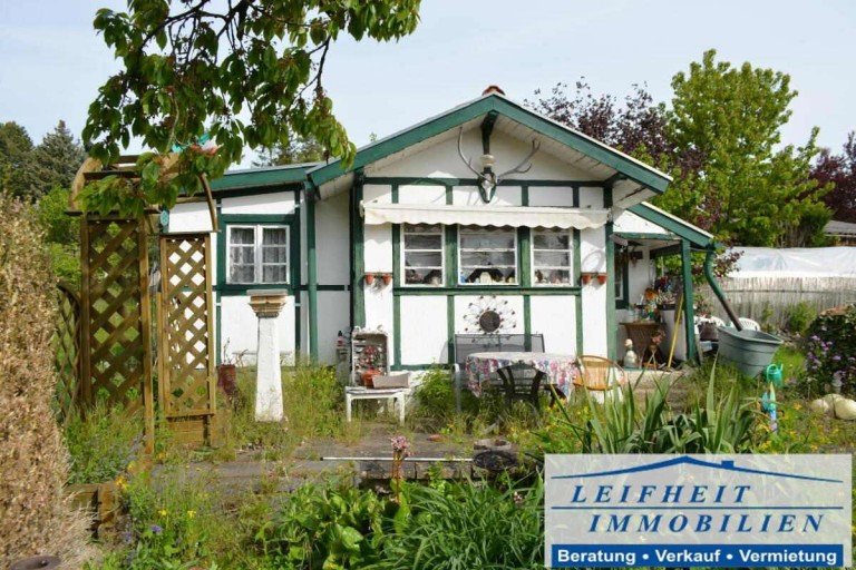 Gartenlaube Vorderansicht M�hlhausen/Th�ringen Freizeitgrundst�ck Privatgarten mit Gartenlaube in sch�ner Lage von M�hlhausen