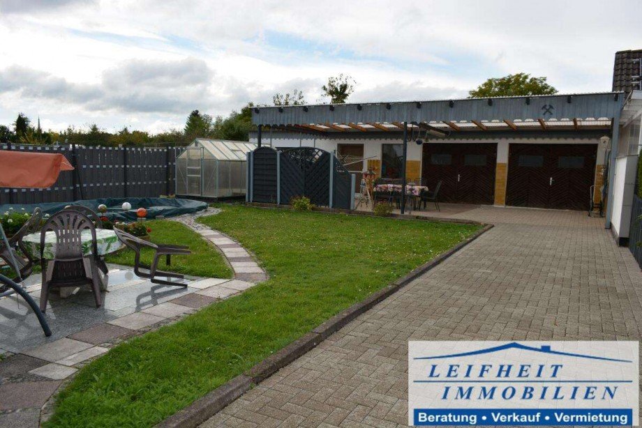 Zufahrt zur Garage Einfamilienhaus M�hlhausen