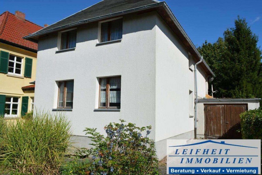 Vorder- und Seitenansicht Einfamilienhaus M�hlhausen/Th�ringen