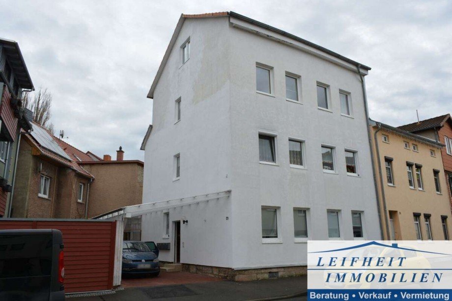 Vorder- und Seitenansicht Mehrfamilienhaus M�hlhausen/Th�ringen