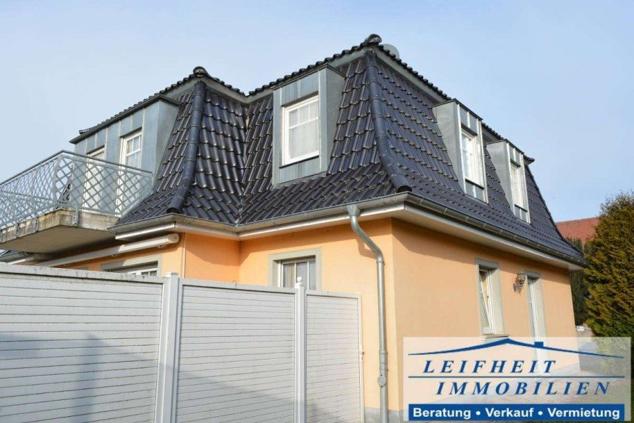 R�ck- und Seitenansicht Villa Niederdorla