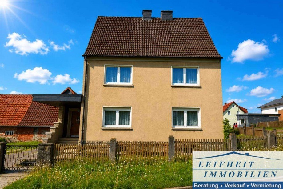 Vorderansicht mit Eingangsbereich Einfamilienhaus M�hlhausen OT Eigenrieden