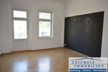 WHG OG Zimmer Mehrfamilienhaus mit drei Wohneinheiten, Photovoltaikanlage, Garten und Stellpl�tzen (BEREITS VERKAUFT!)
