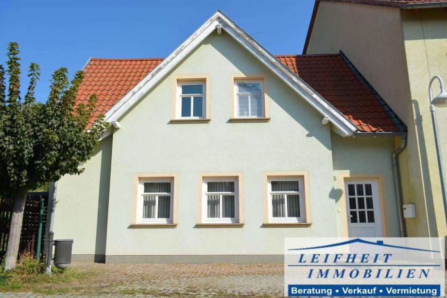 Vorderansicht EFH Haus Nottertal-Heilinger H�hen OT Schlotheim