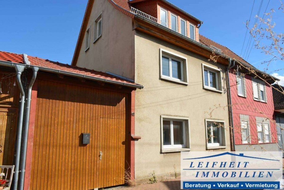 Vorder- und Seitenansicht Doppelhaush�lfte Vogtei