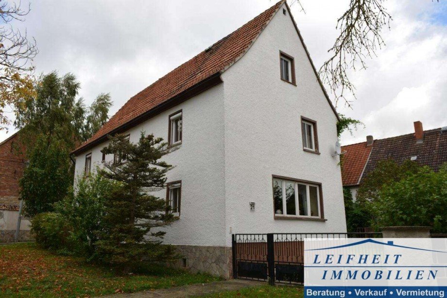 Vorder- und Seitenansicht Bauernhaus Allstedt OT Holdenstedt