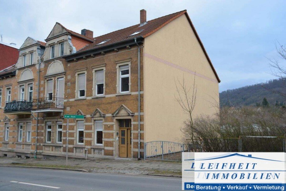 Seiten- und Vorderansicht Mehrfamilienhaus Sondershausen